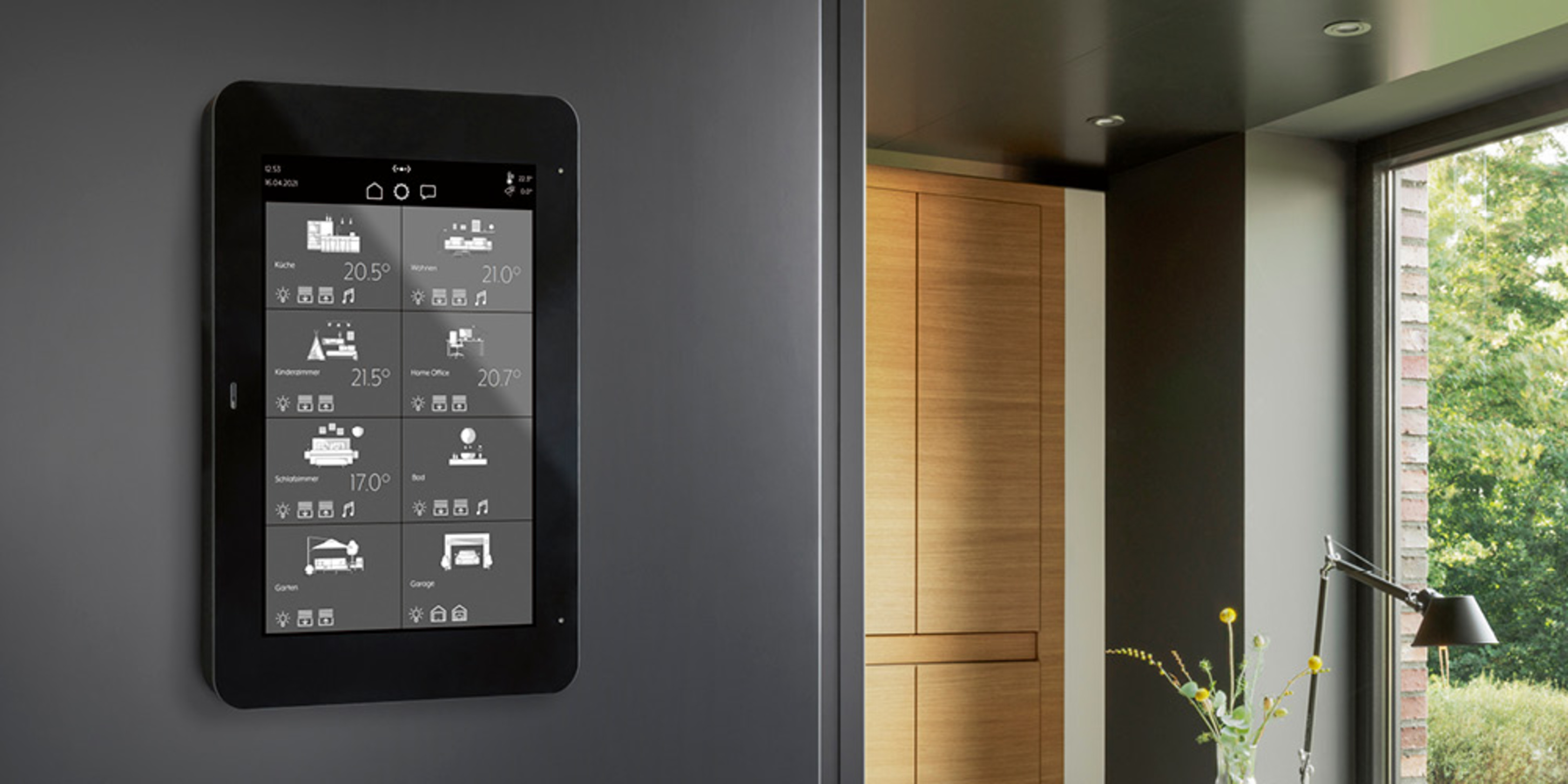 JUNG Smart Panel 8 bei Novus Elektrotechnik GmbH in Schöneck